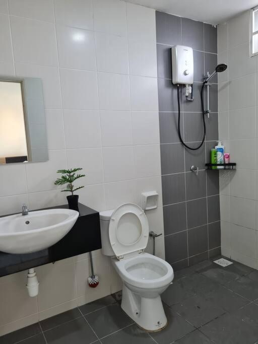 3Storey House 13Pax Family Suite Bayan Lepas Exterior photo