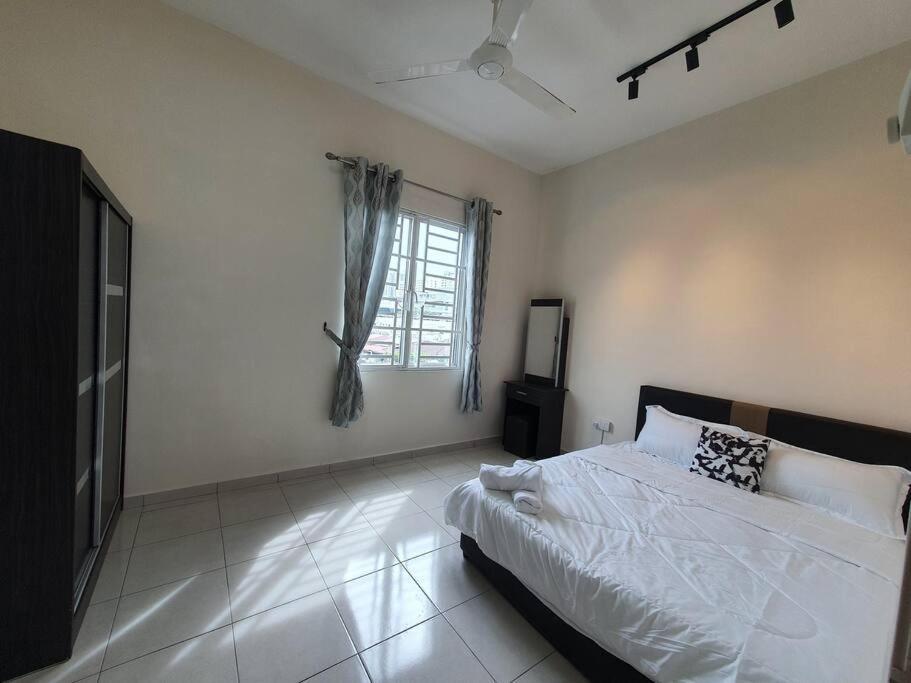 3Storey House 13Pax Family Suite Bayan Lepas Exterior photo